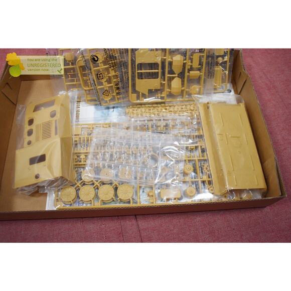 Bronco WZ-701 Armoured Command & Control Vehicle Model 1/35 (Package Wear) - Picture 6 of 14